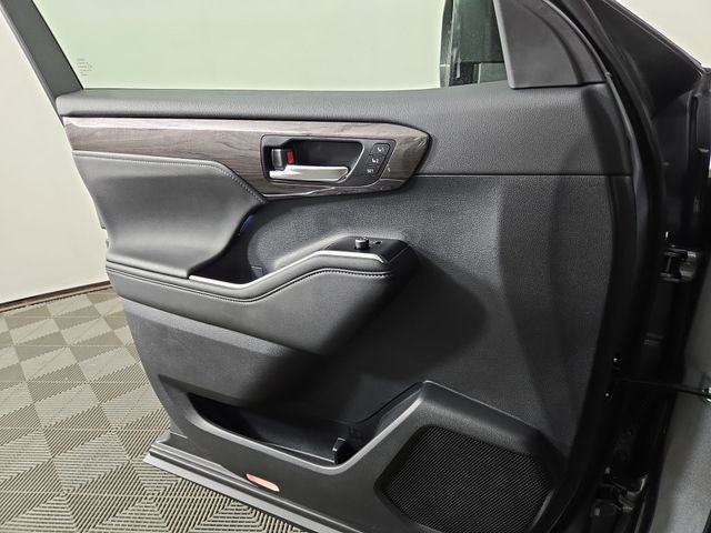 2025 Toyota Highlander Platinum