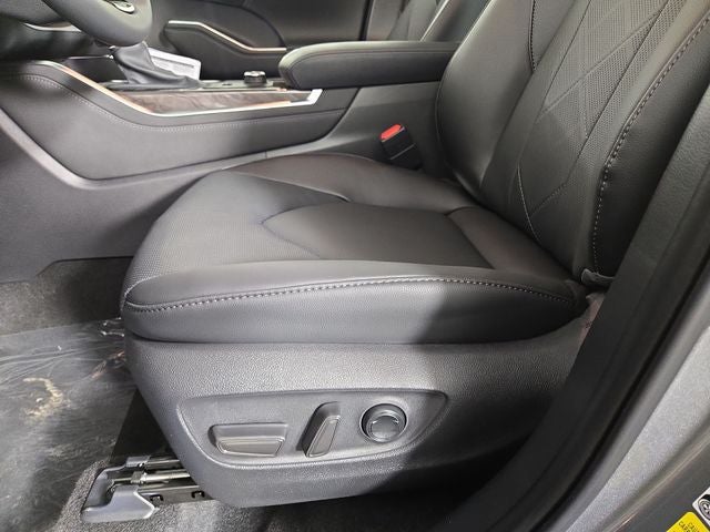 2025 Toyota Highlander Platinum