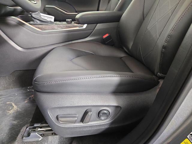 2025 Toyota Highlander Platinum