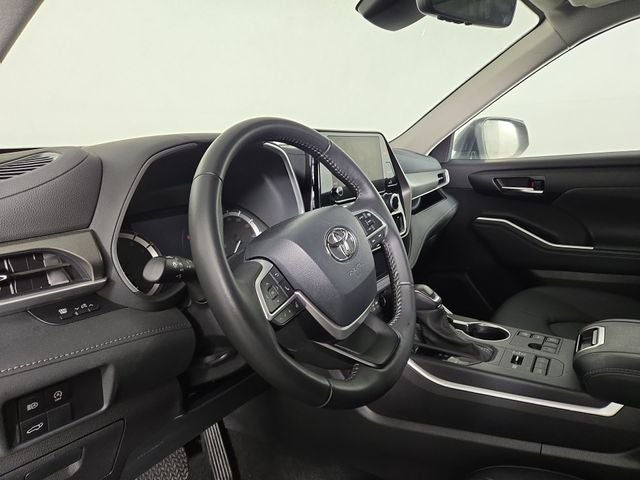 2025 Toyota Highlander XLE