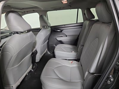 2025 Toyota Highlander XLE