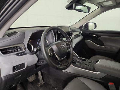 2025 Toyota Highlander XLE