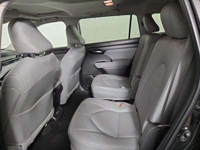 2025 Toyota Highlander XLE