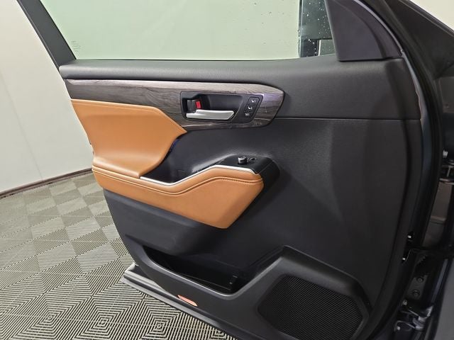 2024 Toyota Highlander Platinum