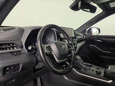 2025 Toyota Highlander XSE