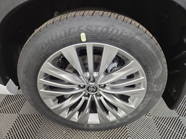 2025 Toyota Highlander Platinum