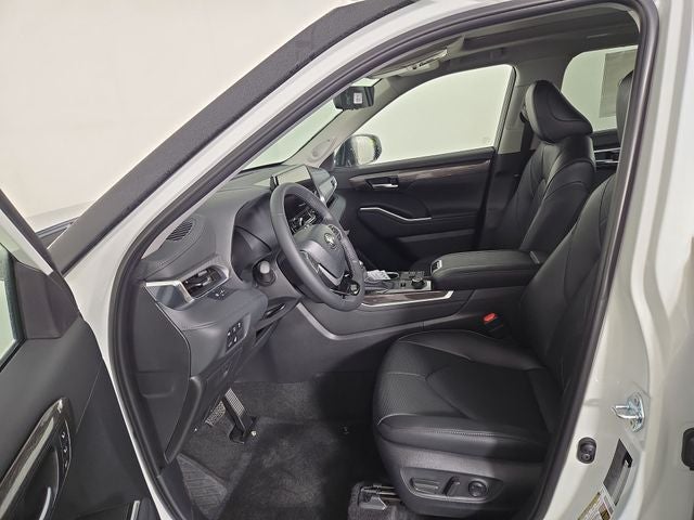 2025 Toyota Highlander Platinum