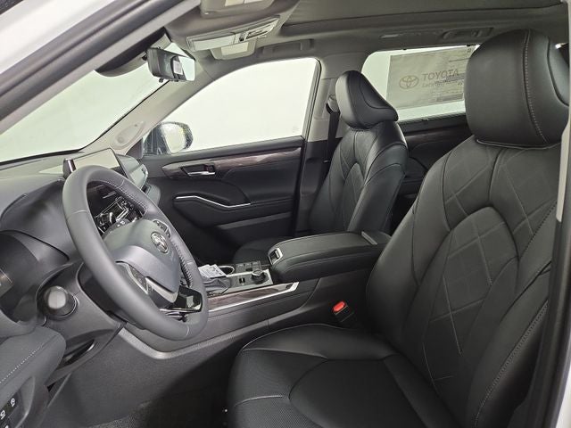 2025 Toyota Highlander Platinum