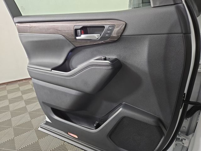 2025 Toyota Highlander Platinum