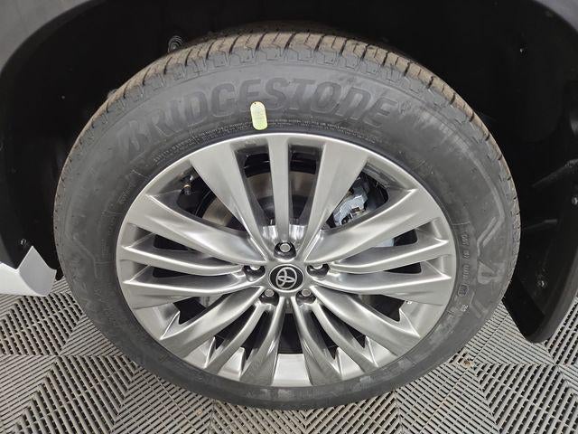 2025 Toyota Highlander Platinum