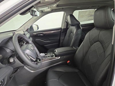 2025 Toyota Highlander Platinum