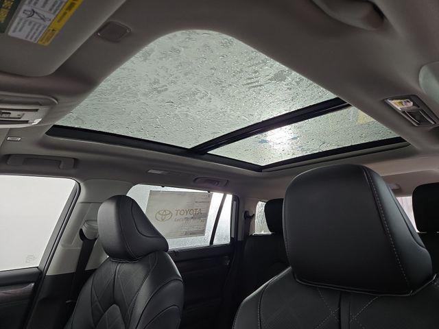 2025 Toyota Highlander Platinum