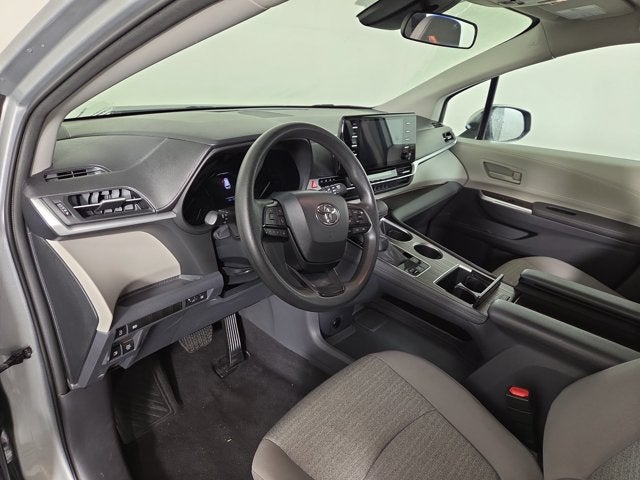 2023 Toyota Sienna LE 8 Passenger