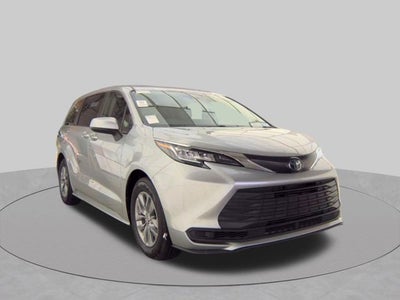 2023 Toyota Sienna LE 8 Passenger