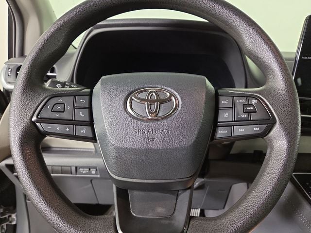 2023 Toyota Sienna LE 8 Passenger