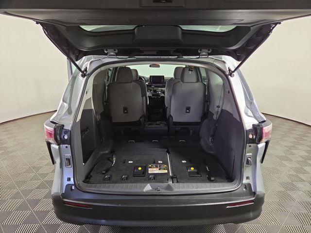2023 Toyota Sienna LE 8 Passenger
