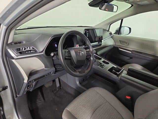2023 Toyota Sienna LE 8 Passenger