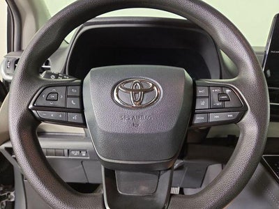 2023 Toyota Sienna LE 8 Passenger
