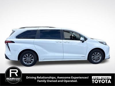 2021 Toyota Sienna LE 8 Passenger