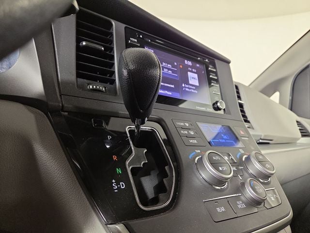 2020 Toyota Sienna LE 8 Passenger