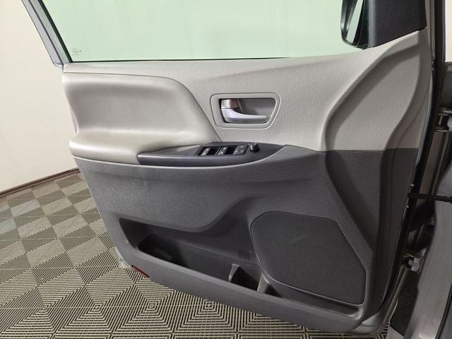 2020 Toyota Sienna LE 8 Passenger
