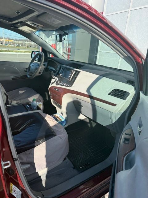 2011 Toyota Sienna XLE