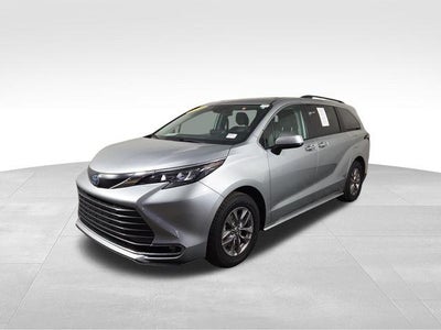 2024 Toyota Sienna XLE
