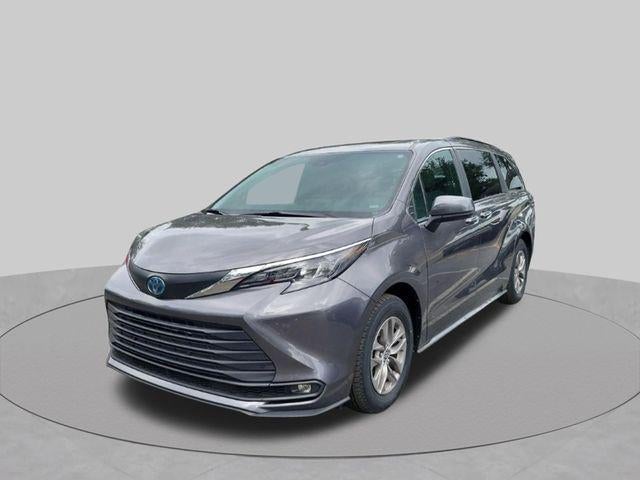 2025 Toyota Sienna XLE 8 Passenger
