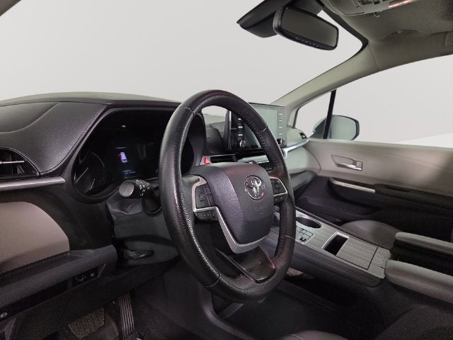 2024 Toyota Sienna XLE 8 Passenger