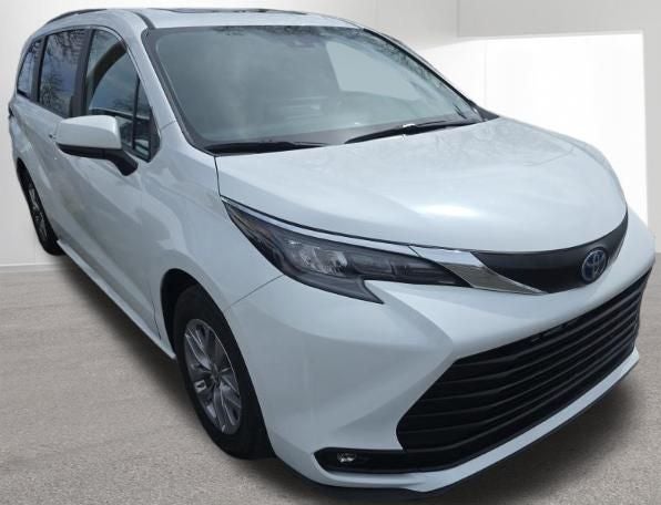 2025 Toyota Sienna XLE 8 Passenger