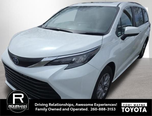 2025 Toyota Sienna XLE 8 Passenger