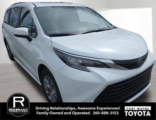 2025 Toyota Sienna XLE 8 Passenger
