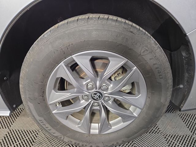 2025 Toyota Sienna XLE 8 Passenger