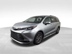 2025 Toyota Sienna XLE 8 Passenger