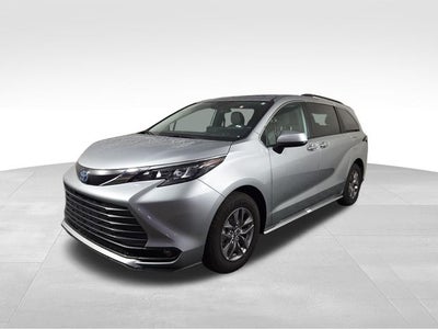 2025 Toyota Sienna XLE 8 Passenger
