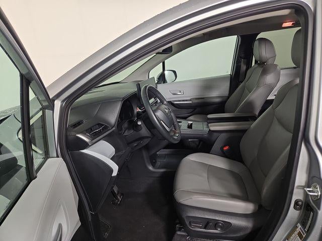2025 Toyota Sienna XLE 8 Passenger