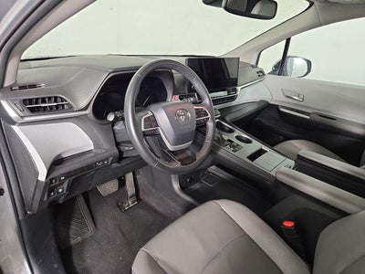 2025 Toyota Sienna XLE 8 Passenger