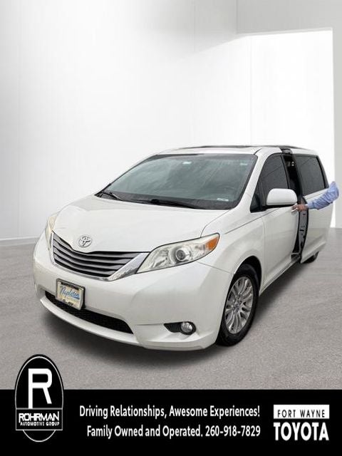 2017 Toyota Sienna XLE Premium 8 Passenger