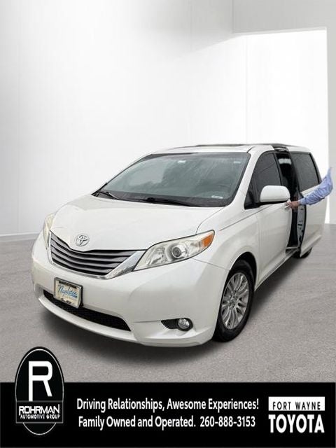2017 Toyota Sienna XLE Premium 8 Passenger