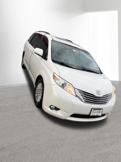 2017 Toyota Sienna XLE Premium 8 Passenger