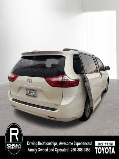 2017 Toyota Sienna XLE Premium 8 Passenger