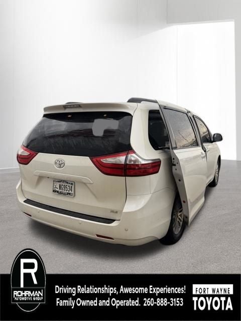 2017 Toyota Sienna XLE Premium 8 Passenger