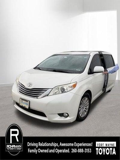 2017 Toyota Sienna XLE Premium 8 Passenger