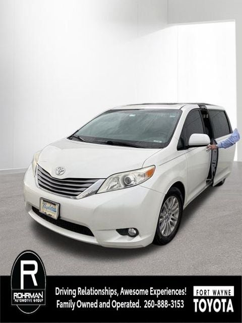 2017 Toyota Sienna XLE Premium 8 Passenger
