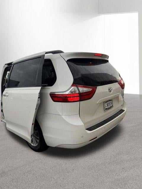 2017 Toyota Sienna XLE Premium 8 Passenger