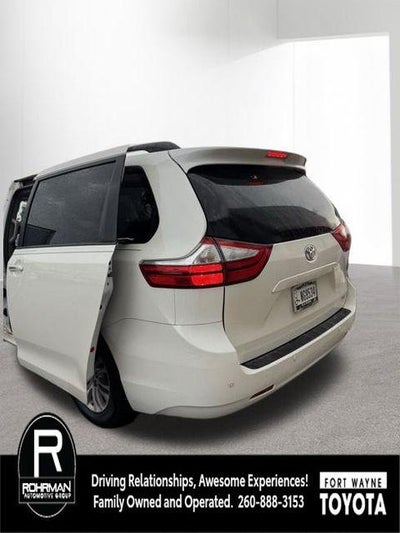 2017 Toyota Sienna XLE Premium 8 Passenger