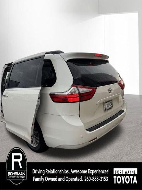 2017 Toyota Sienna XLE Premium 8 Passenger