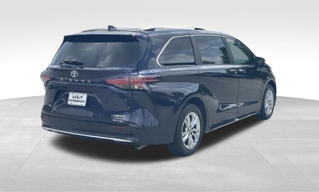 2023 Toyota Sienna Limited 7 Passenger