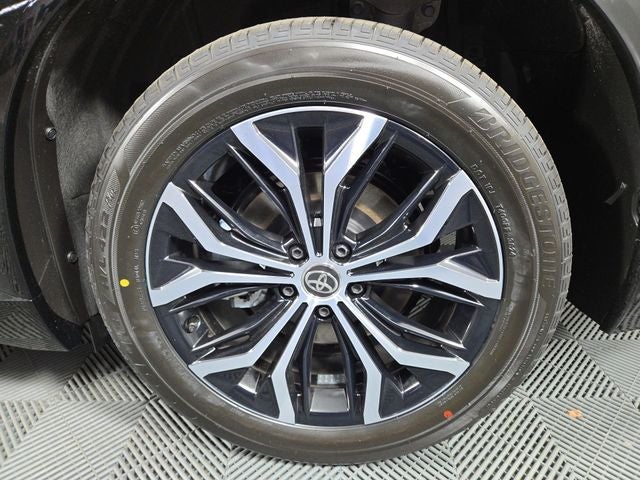 2025 Toyota Crown Signia XLE