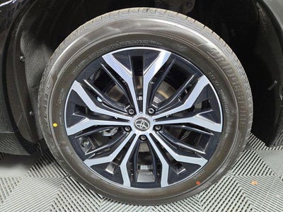 2025 Toyota Crown Signia XLE